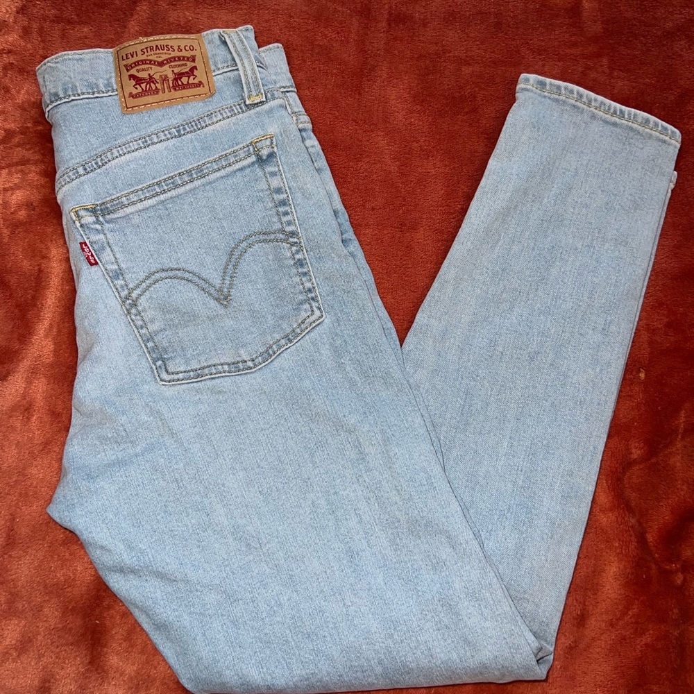 Levi wedgie skinny size 27